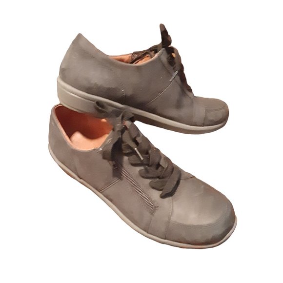 Vionic Shoes - NWOT VIONIC ABIGAIL LACE UP WEATHER RESISTANT NUBUCK BLACK SHOES Size 8 M